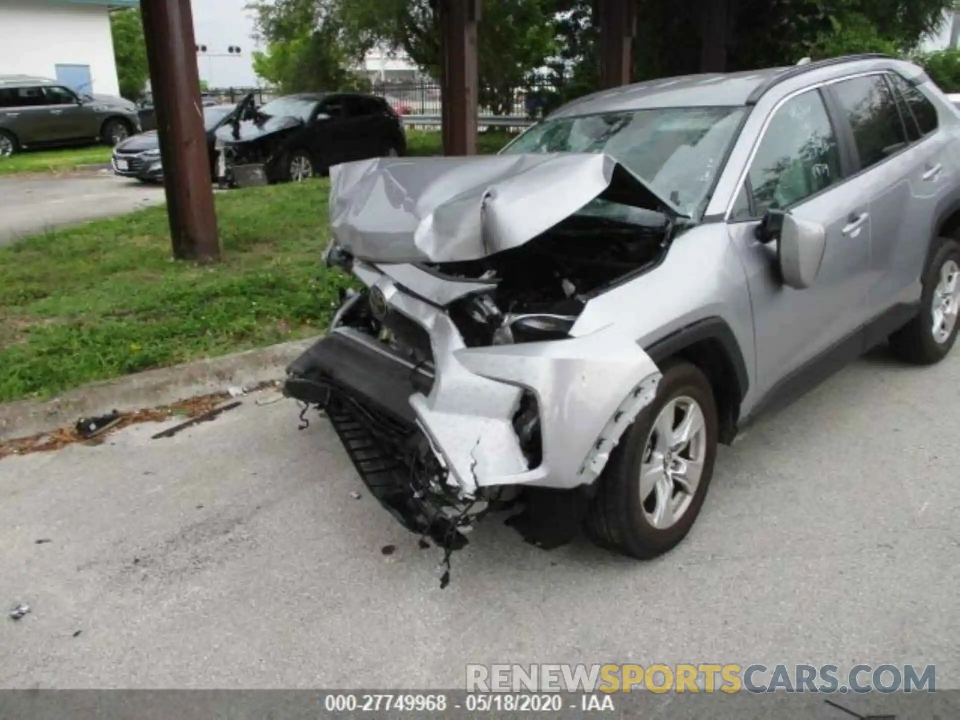 8 Photograph of a damaged car 2T3W1RFV9LC051979 TOYOTA RAV4 2020