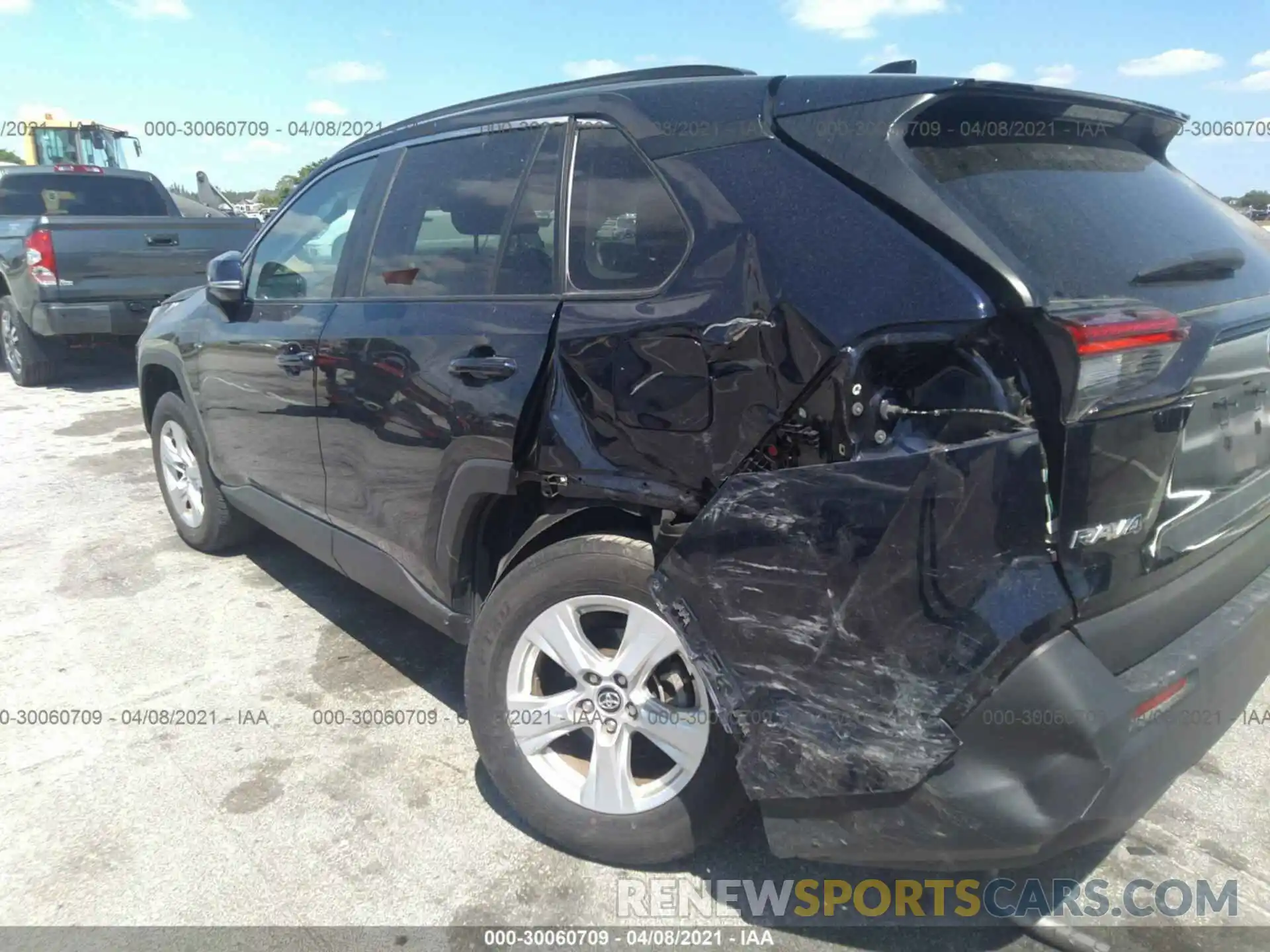 6 Photograph of a damaged car 2T3W1RFV9LC052758 TOYOTA RAV4 2020