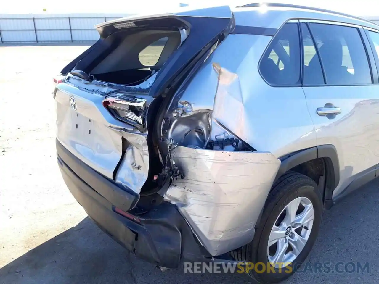 9 Photograph of a damaged car 2T3W1RFV9LC059984 TOYOTA RAV4 2020