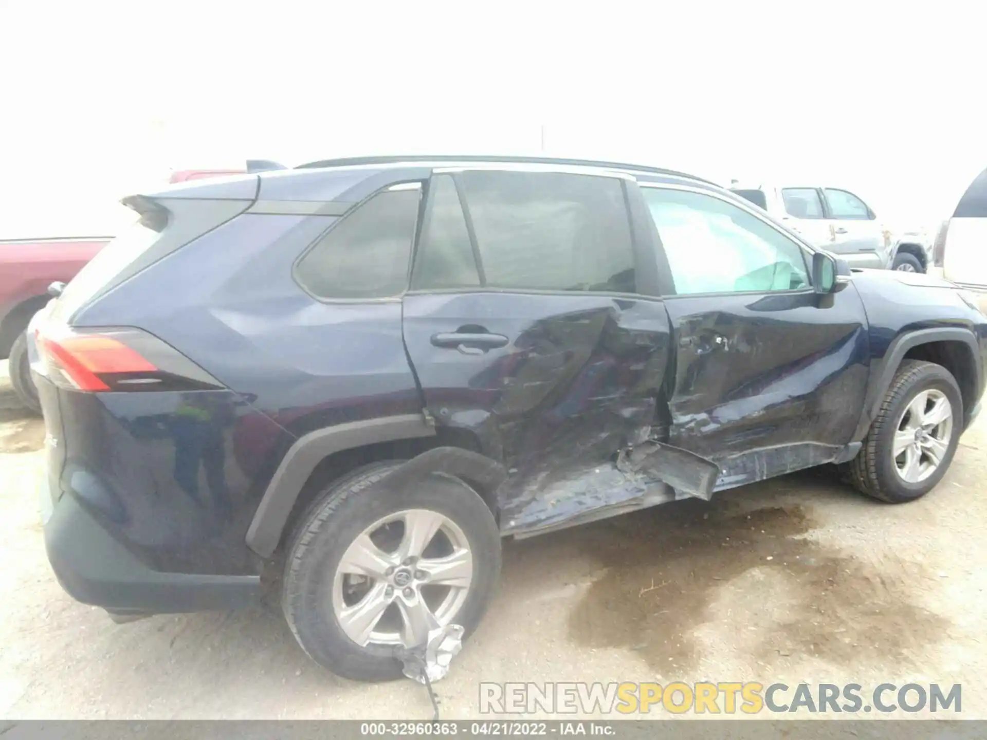 6 Photograph of a damaged car 2T3W1RFV9LC060164 TOYOTA RAV4 2020