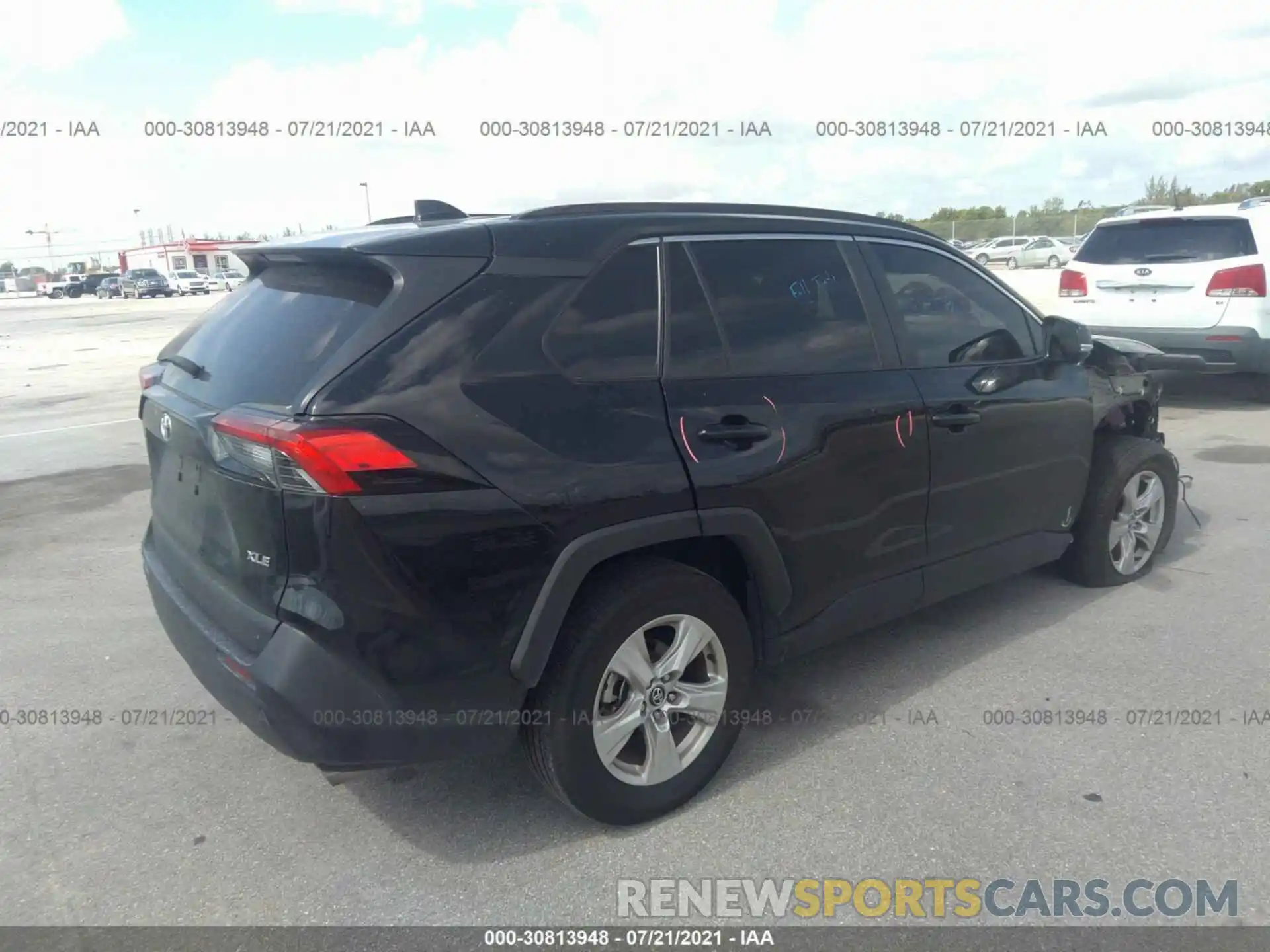 4 Photograph of a damaged car 2T3W1RFV9LC060438 TOYOTA RAV4 2020