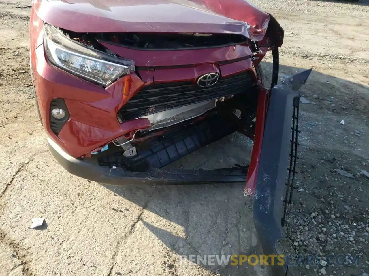 9 Photograph of a damaged car 2T3W1RFV9LC076719 TOYOTA RAV4 2020