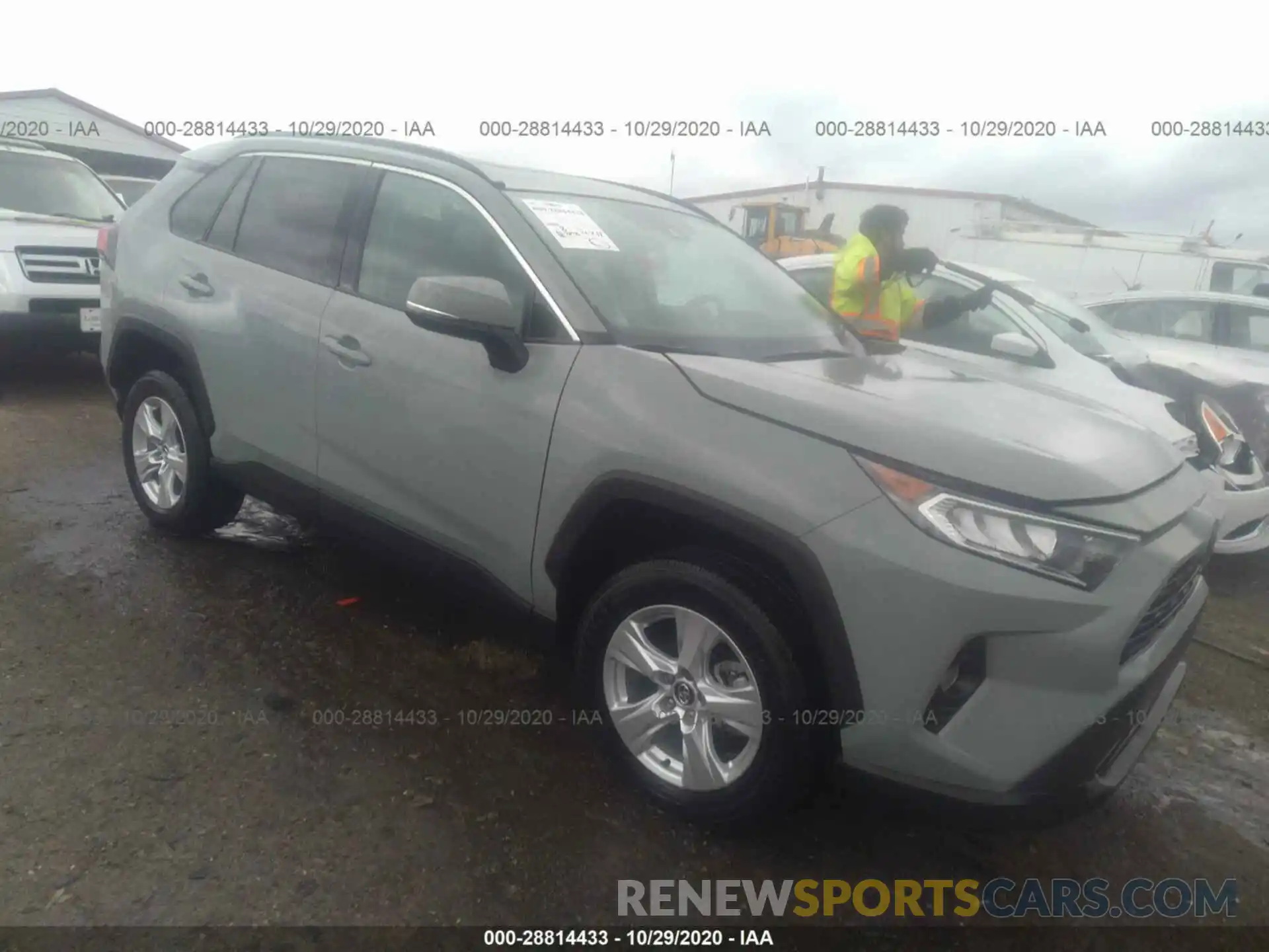 1 Photograph of a damaged car 2T3W1RFV9LW058672 TOYOTA RAV4 2020