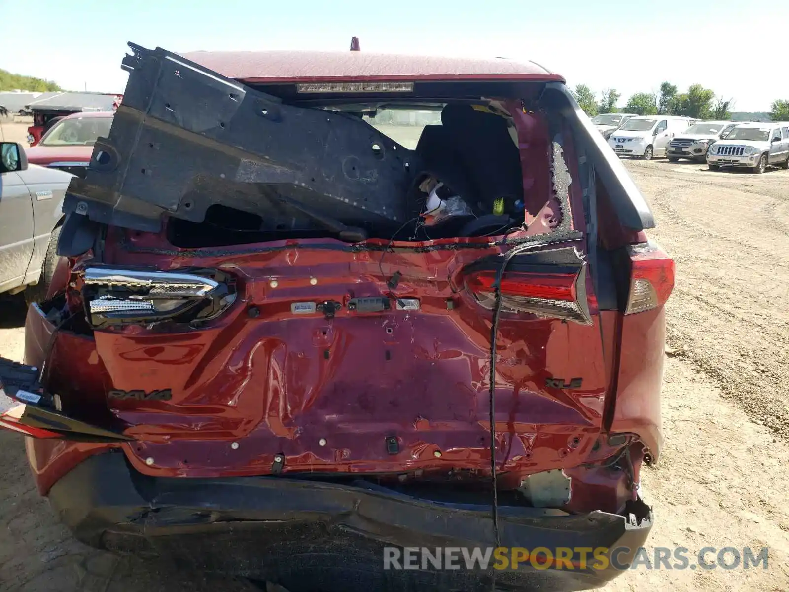 9 Photograph of a damaged car 2T3W1RFV9LW062933 TOYOTA RAV4 2020