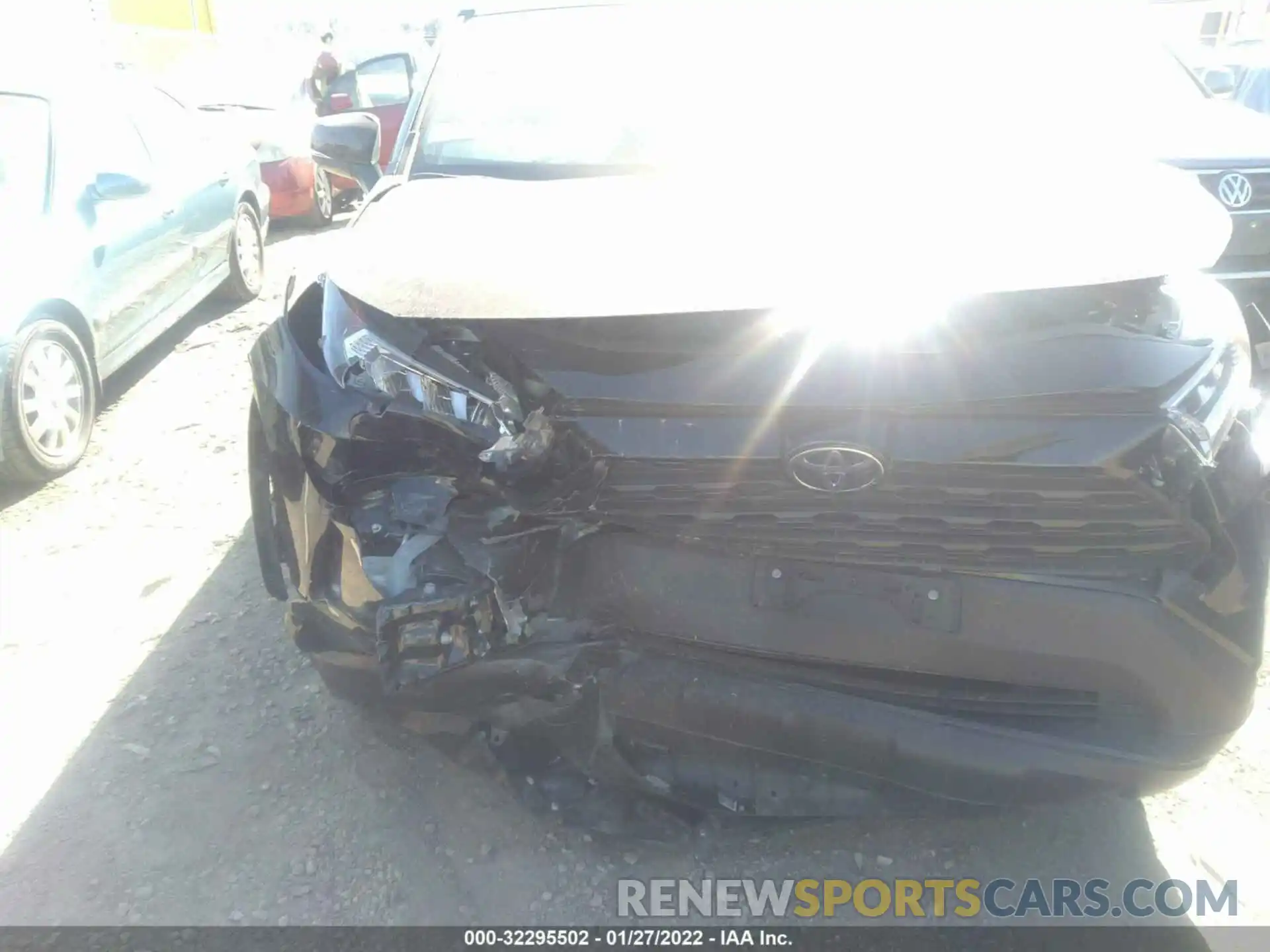 6 Photograph of a damaged car 2T3W1RFV9LW067954 TOYOTA RAV4 2020