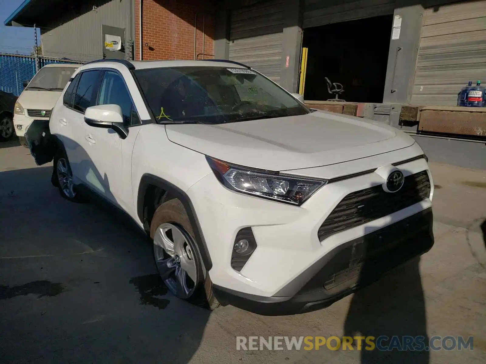 1 Photograph of a damaged car 2T3W1RFV9LW076475 TOYOTA RAV4 2020