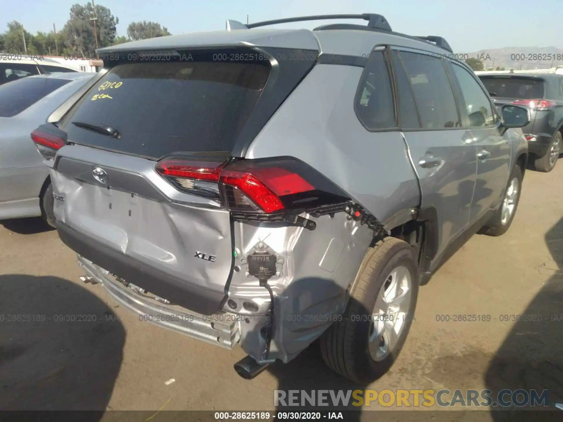 4 Photograph of a damaged car 2T3W1RFV9LW084737 TOYOTA RAV4 2020