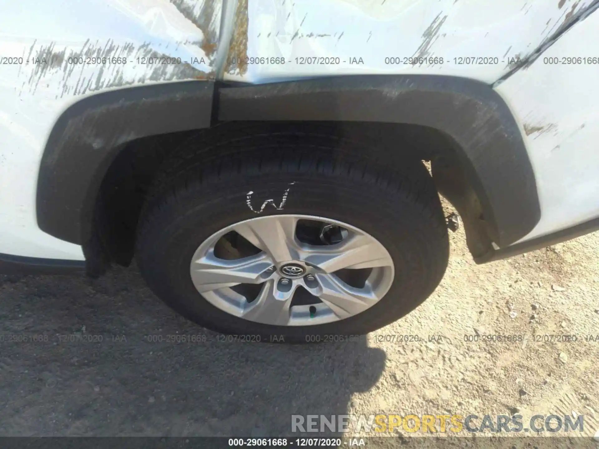 13 Photograph of a damaged car 2T3W1RFV9LW094152 TOYOTA RAV4 2020