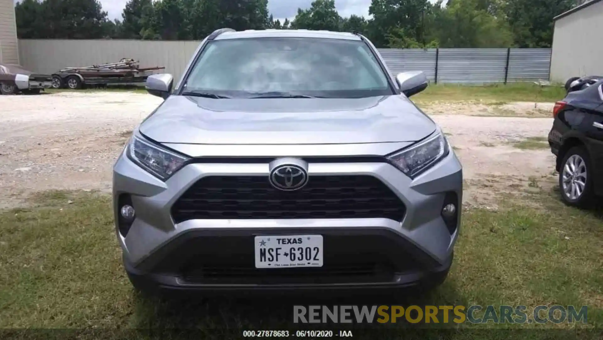 1 Photograph of a damaged car 2T3W1RFVXLC035239 TOYOTA RAV4 2020