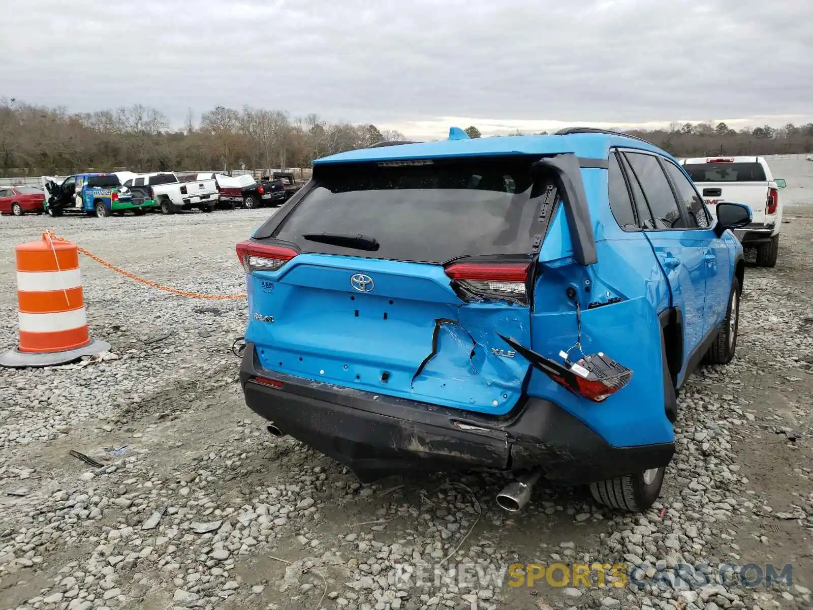 9 Photograph of a damaged car 2T3W1RFVXLC040635 TOYOTA RAV4 2020