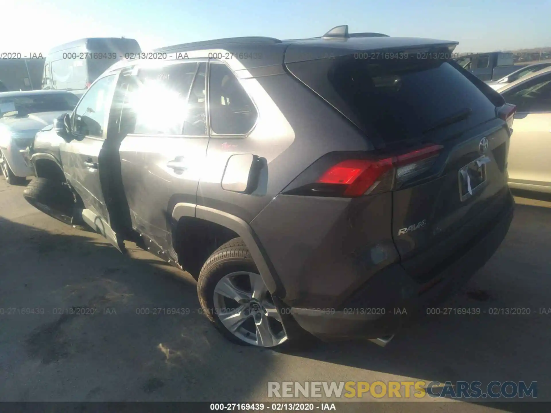 3 Фотография поврежденного автомобиля 2T3W1RFVXLC042658 TOYOTA RAV4 2020