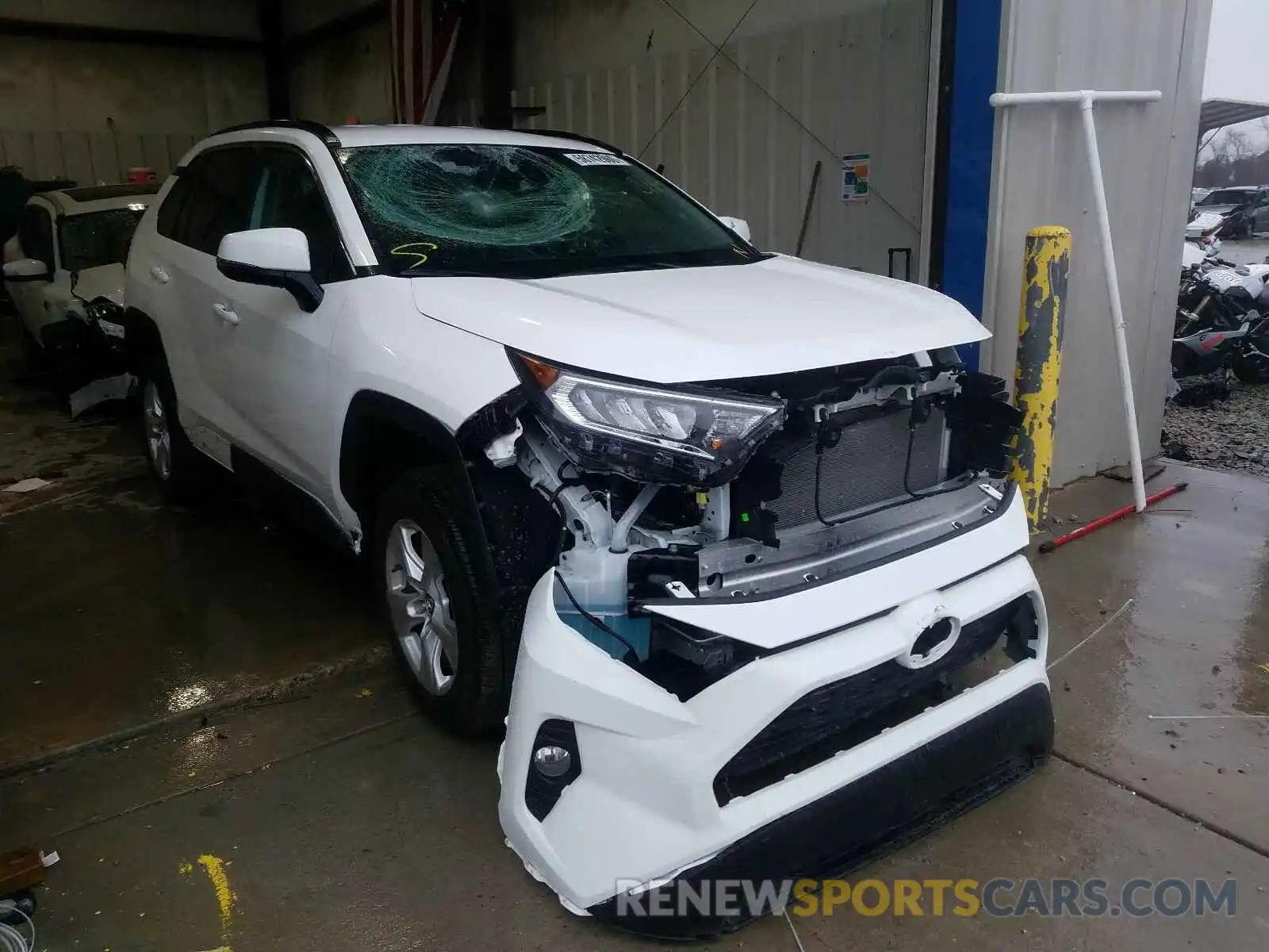 1 Photograph of a damaged car 2T3W1RFVXLC049514 TOYOTA RAV4 2020