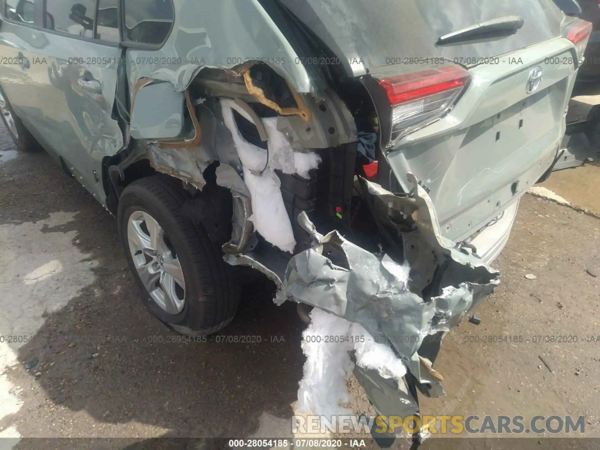6 Photograph of a damaged car 2T3W1RFVXLC051800 TOYOTA RAV4 2020
