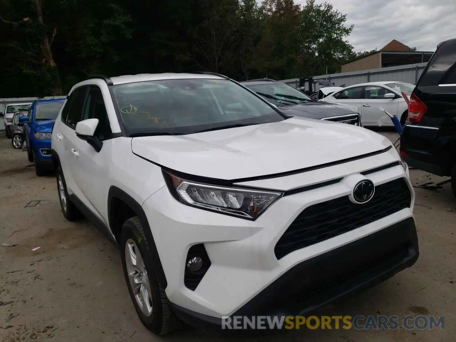 1 Photograph of a damaged car 2T3W1RFVXLC052459 TOYOTA RAV4 2020