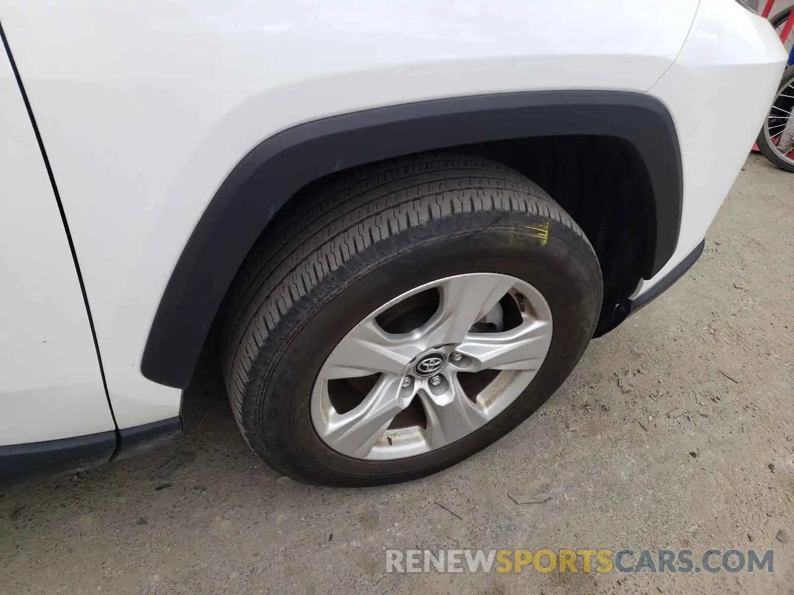 9 Photograph of a damaged car 2T3W1RFVXLC052459 TOYOTA RAV4 2020