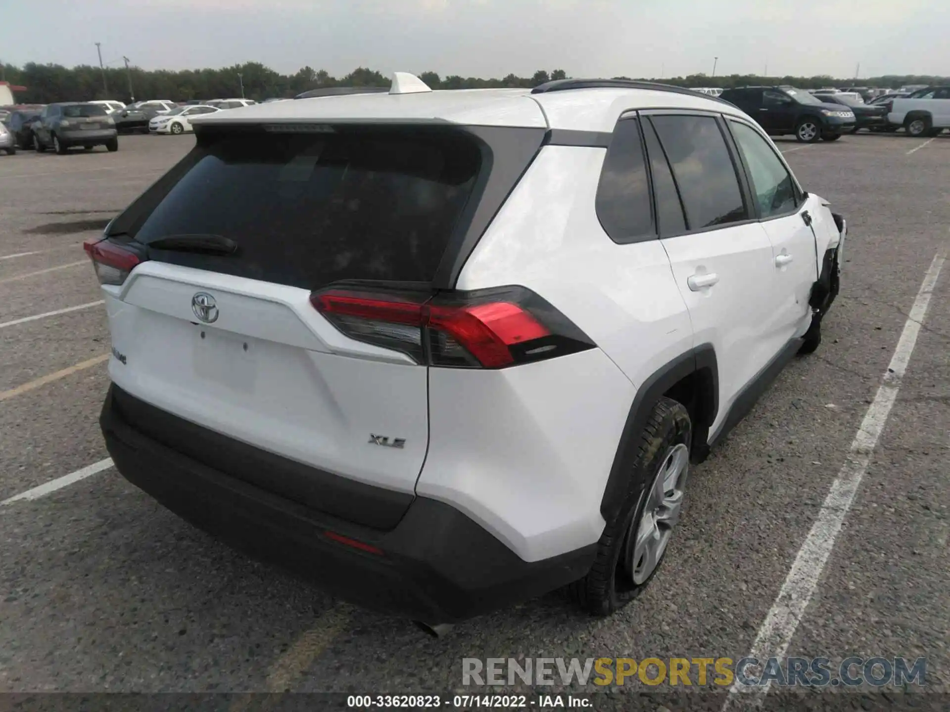 4 Photograph of a damaged car 2T3W1RFVXLC059184 TOYOTA RAV4 2020