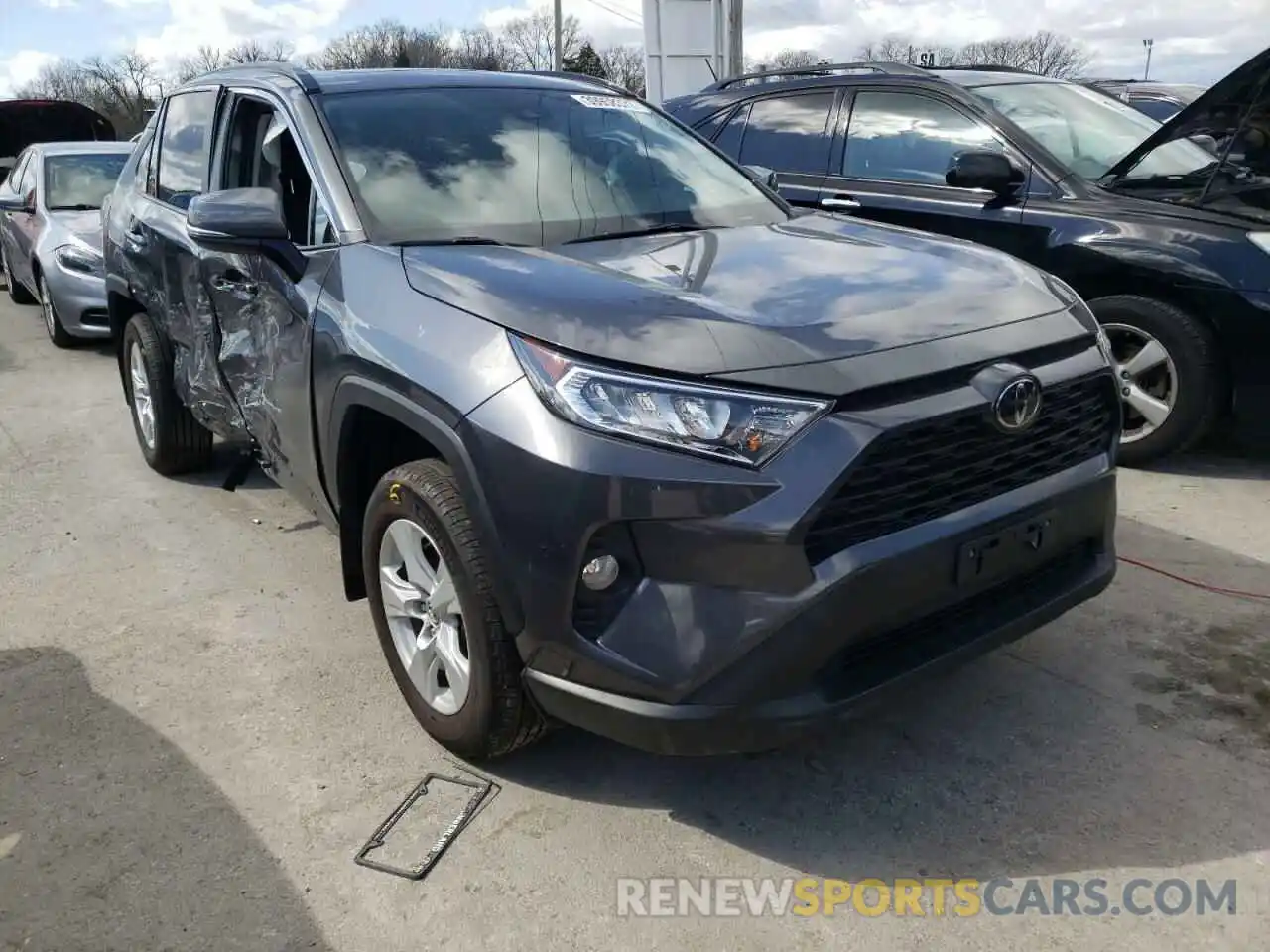 1 Photograph of a damaged car 2T3W1RFVXLC070301 TOYOTA RAV4 2020