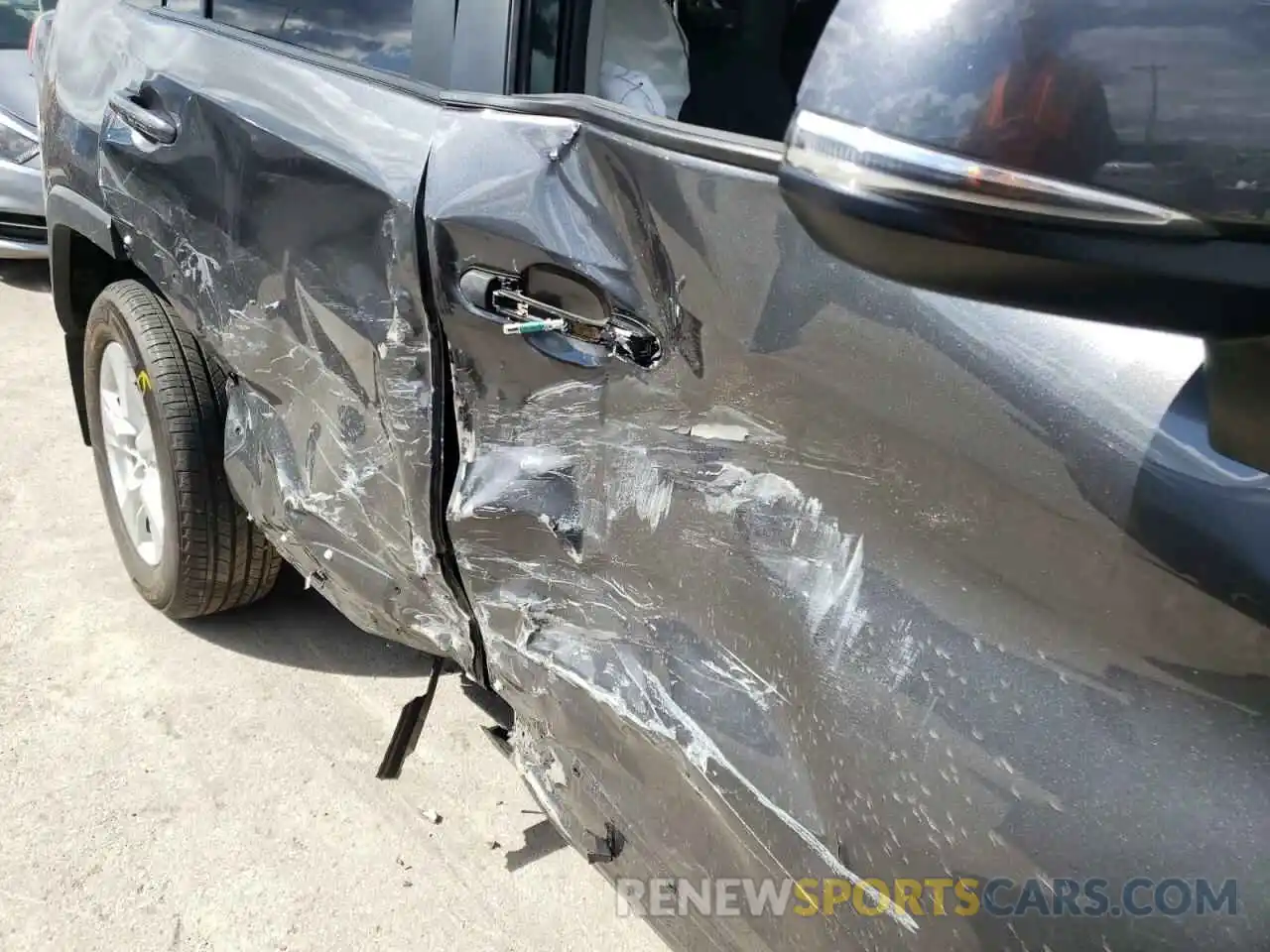 9 Photograph of a damaged car 2T3W1RFVXLC070301 TOYOTA RAV4 2020