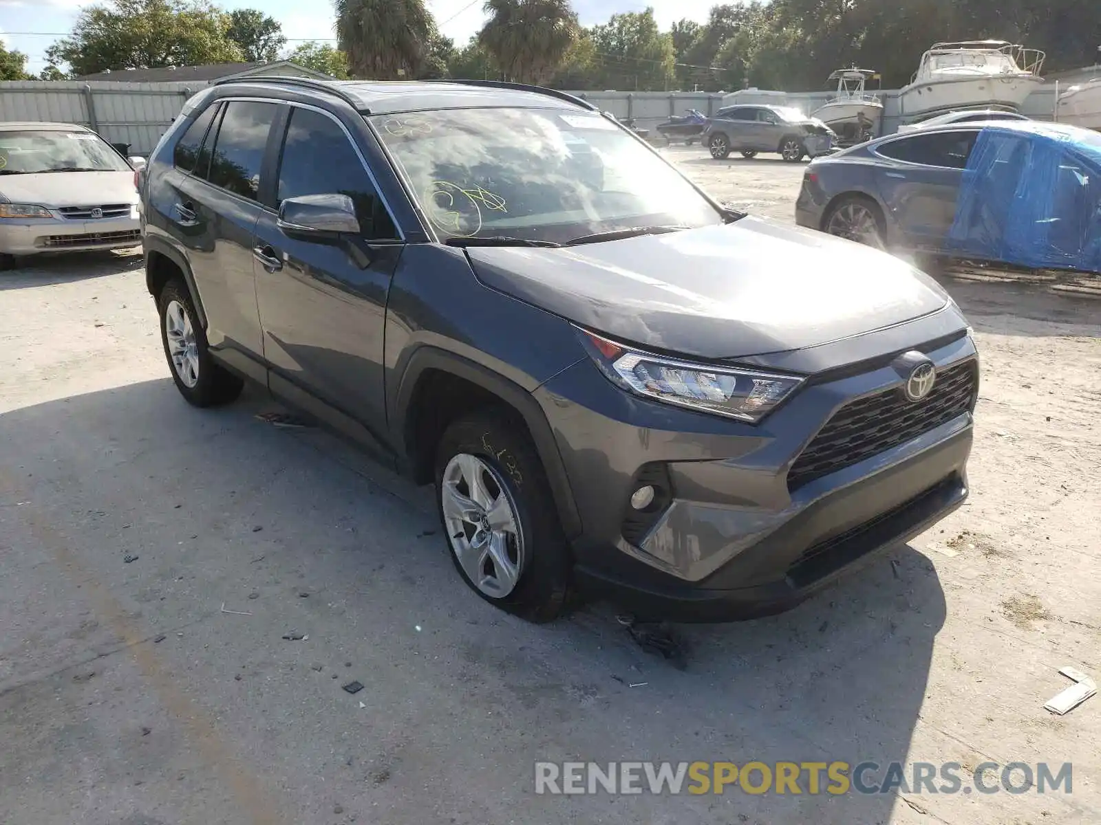 1 Photograph of a damaged car 2T3W1RFVXLC083498 TOYOTA RAV4 2020