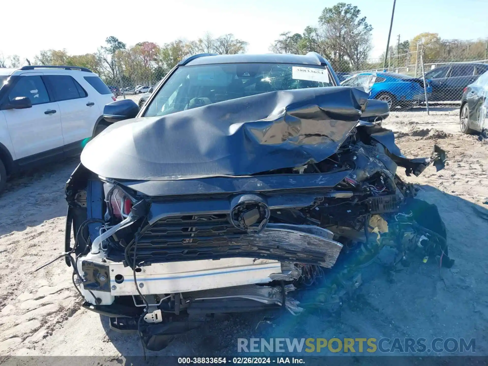 11 Photograph of a damaged car 2T3W1RFVXLC083680 TOYOTA RAV4 2020