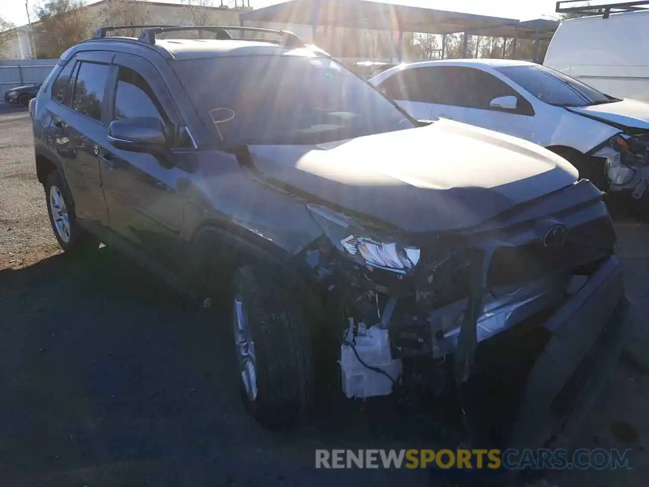 1 Photograph of a damaged car 2T3W1RFVXLC085090 TOYOTA RAV4 2020