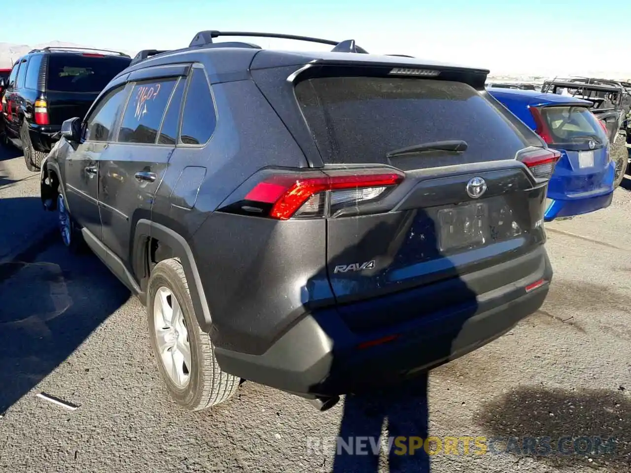 3 Фотография поврежденного автомобиля 2T3W1RFVXLC085090 TOYOTA RAV4 2020