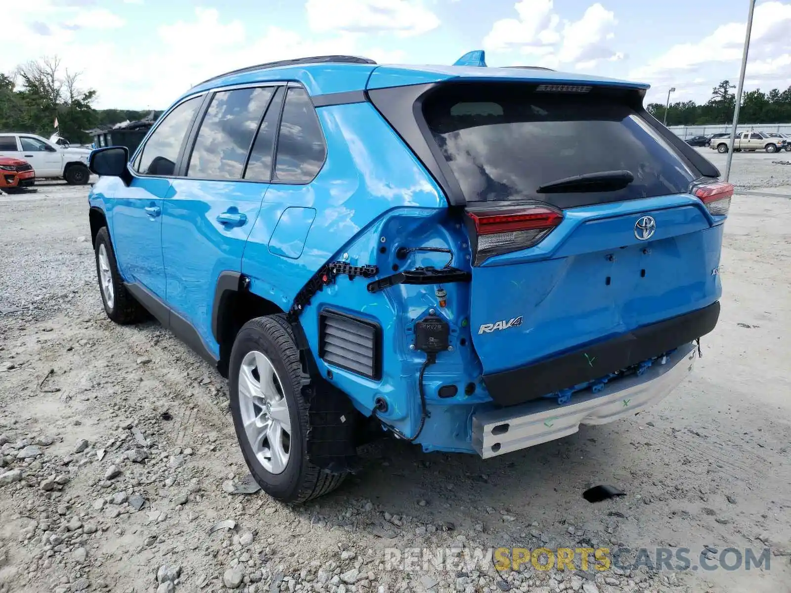 3 Фотография поврежденного автомобиля 2T3W1RFVXLW058521 TOYOTA RAV4 2020