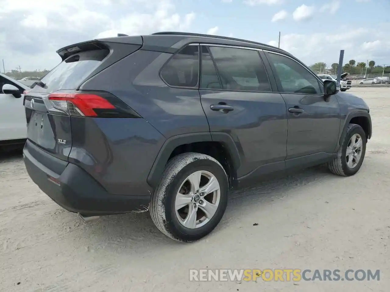 3 Photograph of a damaged car 2T3W1RFVXLW063136 TOYOTA RAV4 2020