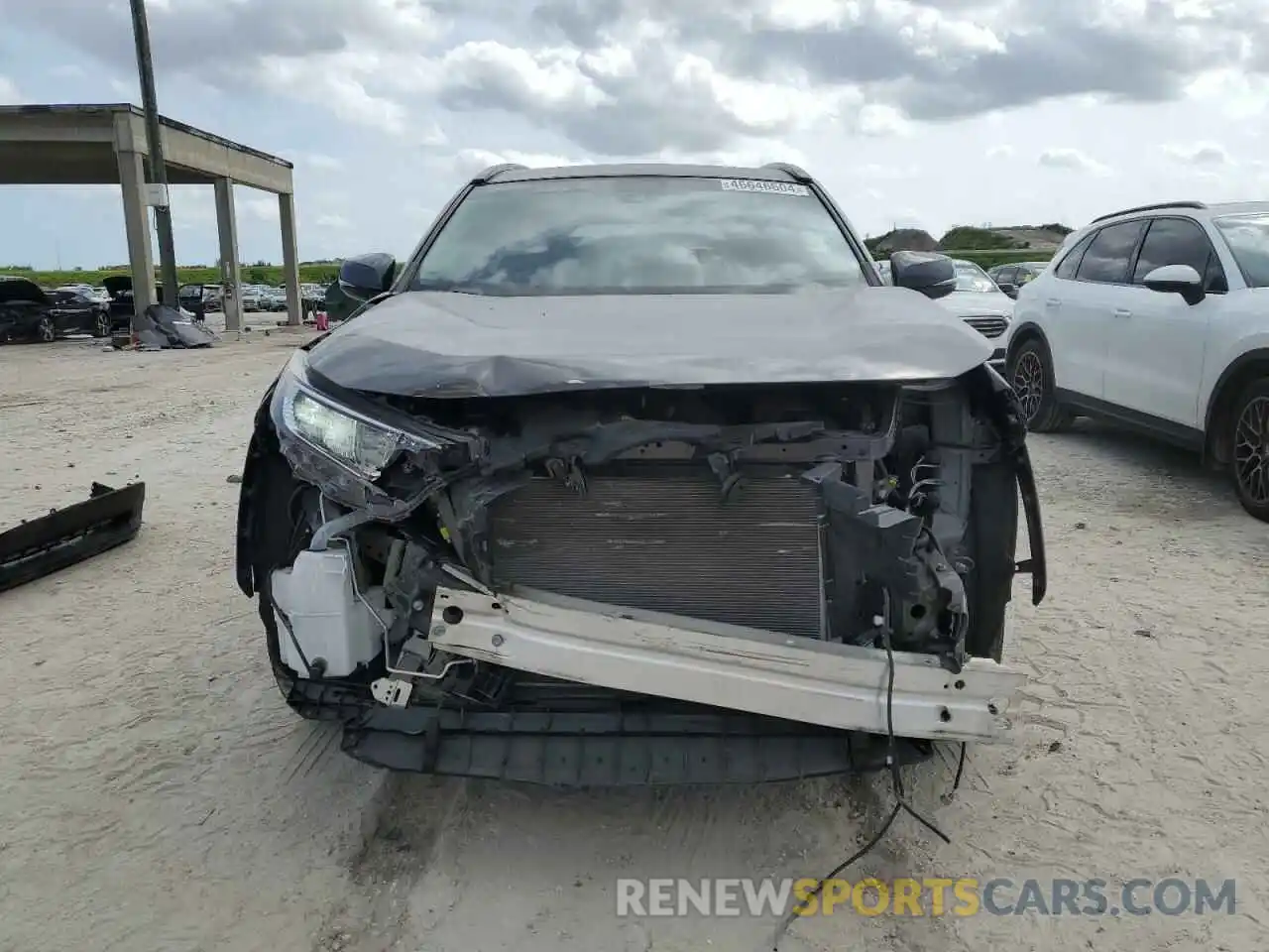 5 Photograph of a damaged car 2T3W1RFVXLW063136 TOYOTA RAV4 2020