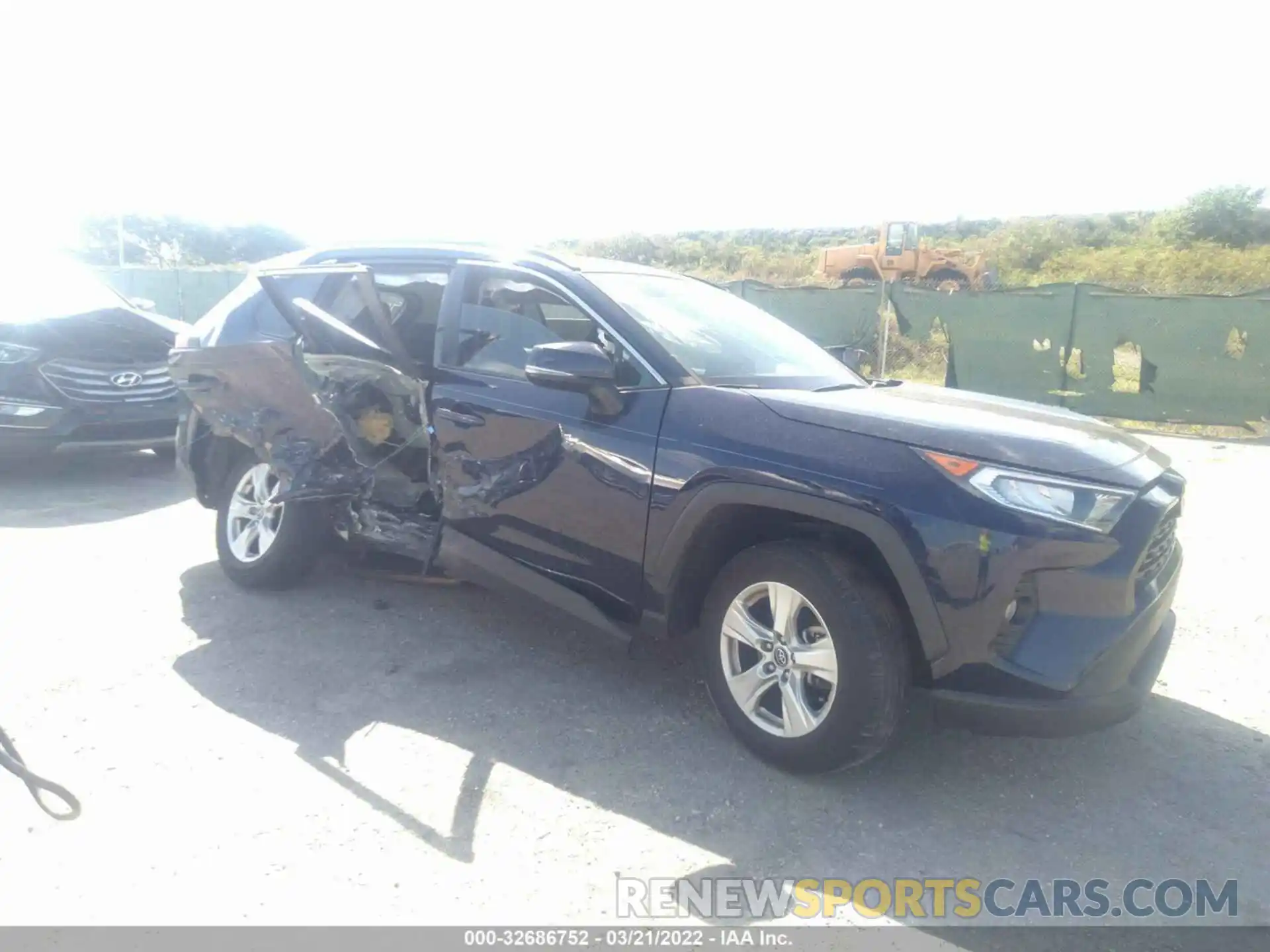 1 Photograph of a damaged car 2T3W1RFVXLW067901 TOYOTA RAV4 2020