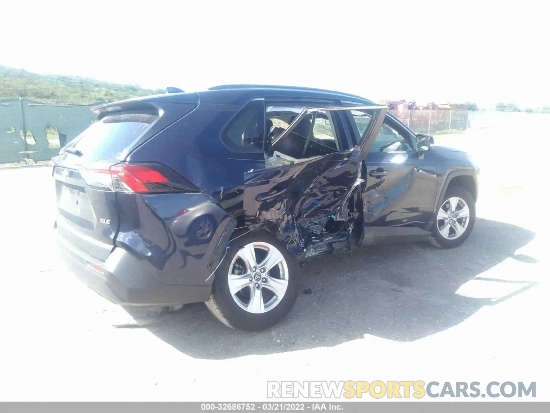 4 Photograph of a damaged car 2T3W1RFVXLW067901 TOYOTA RAV4 2020