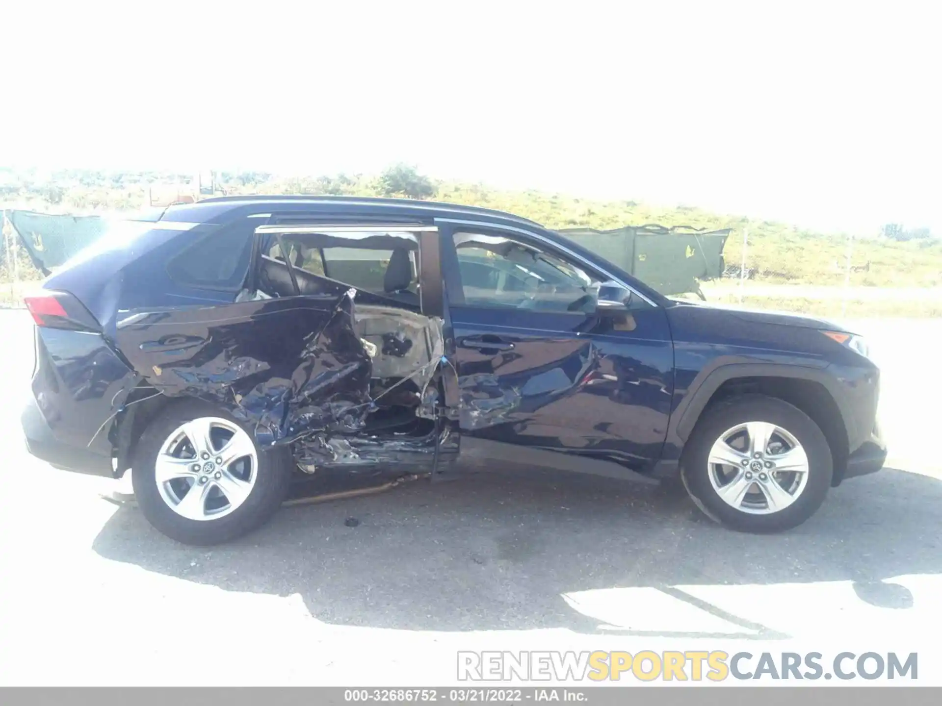 6 Photograph of a damaged car 2T3W1RFVXLW067901 TOYOTA RAV4 2020