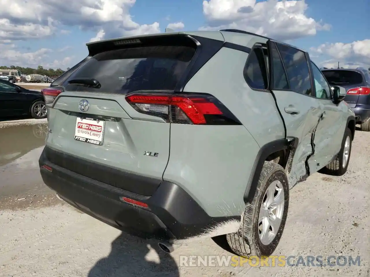 4 Photograph of a damaged car 2T3W1RFVXLW068174 TOYOTA RAV4 2020