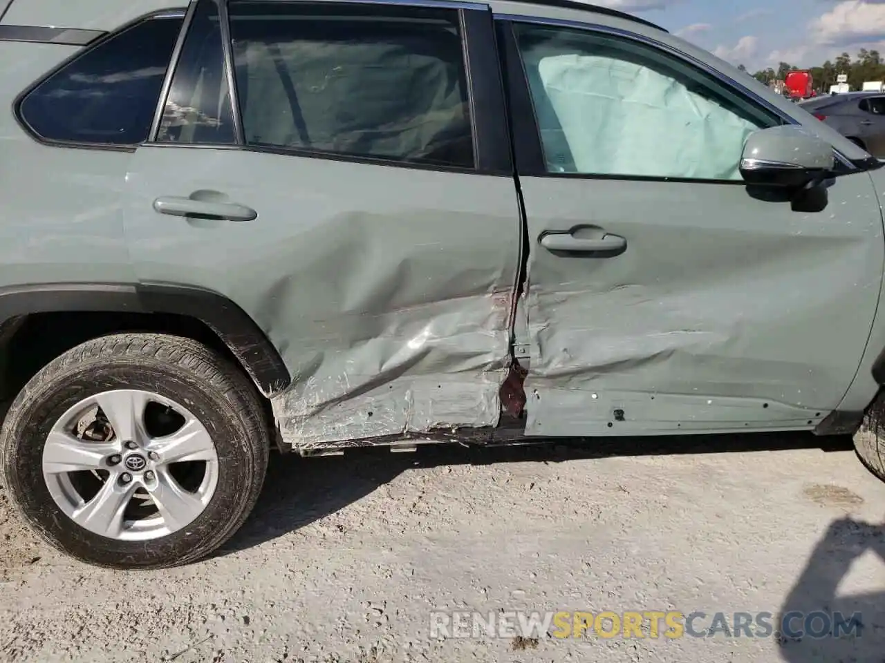 9 Photograph of a damaged car 2T3W1RFVXLW068174 TOYOTA RAV4 2020