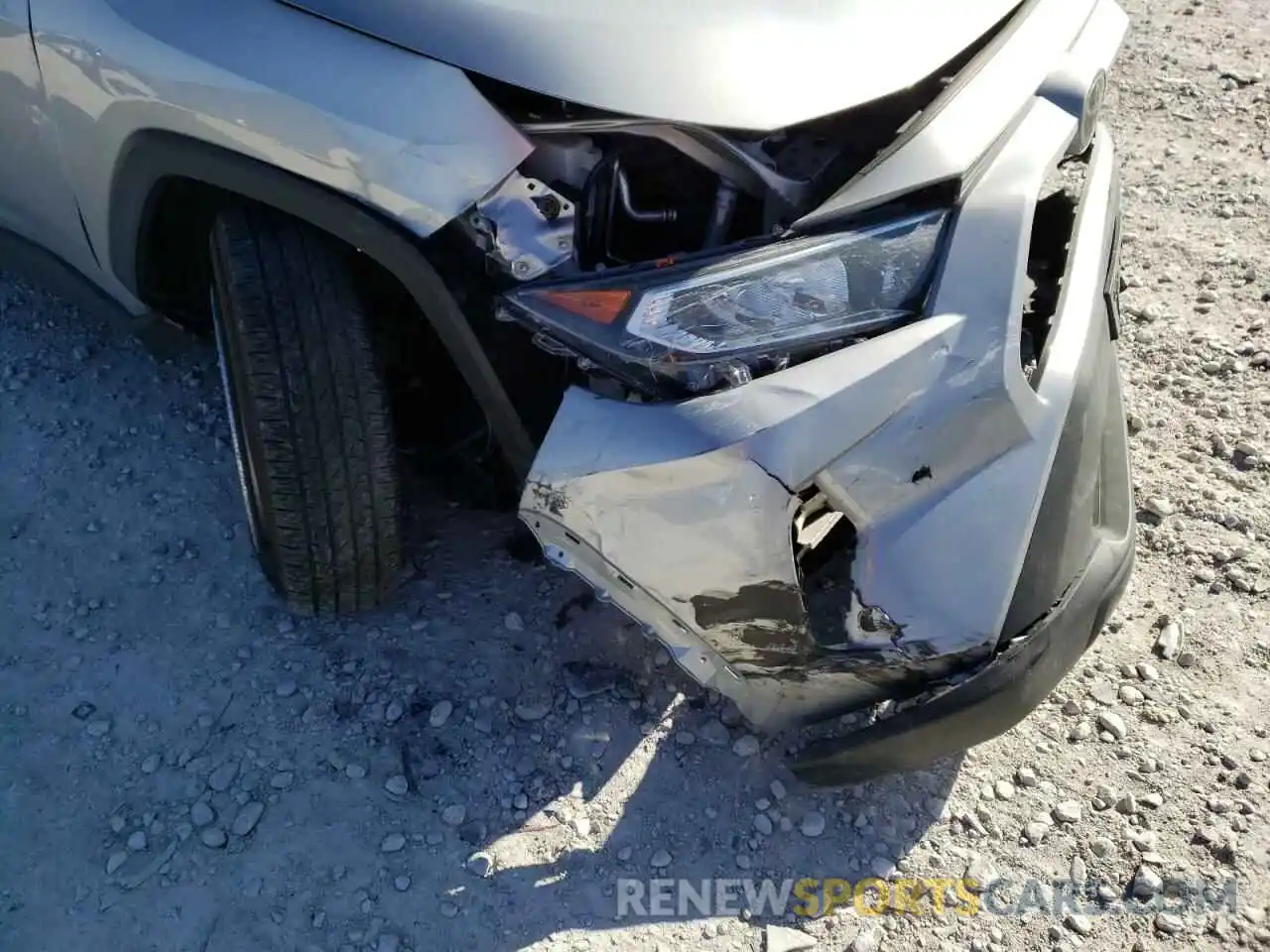 9 Photograph of a damaged car 2T3W1RFVXLW072662 TOYOTA RAV4 2020