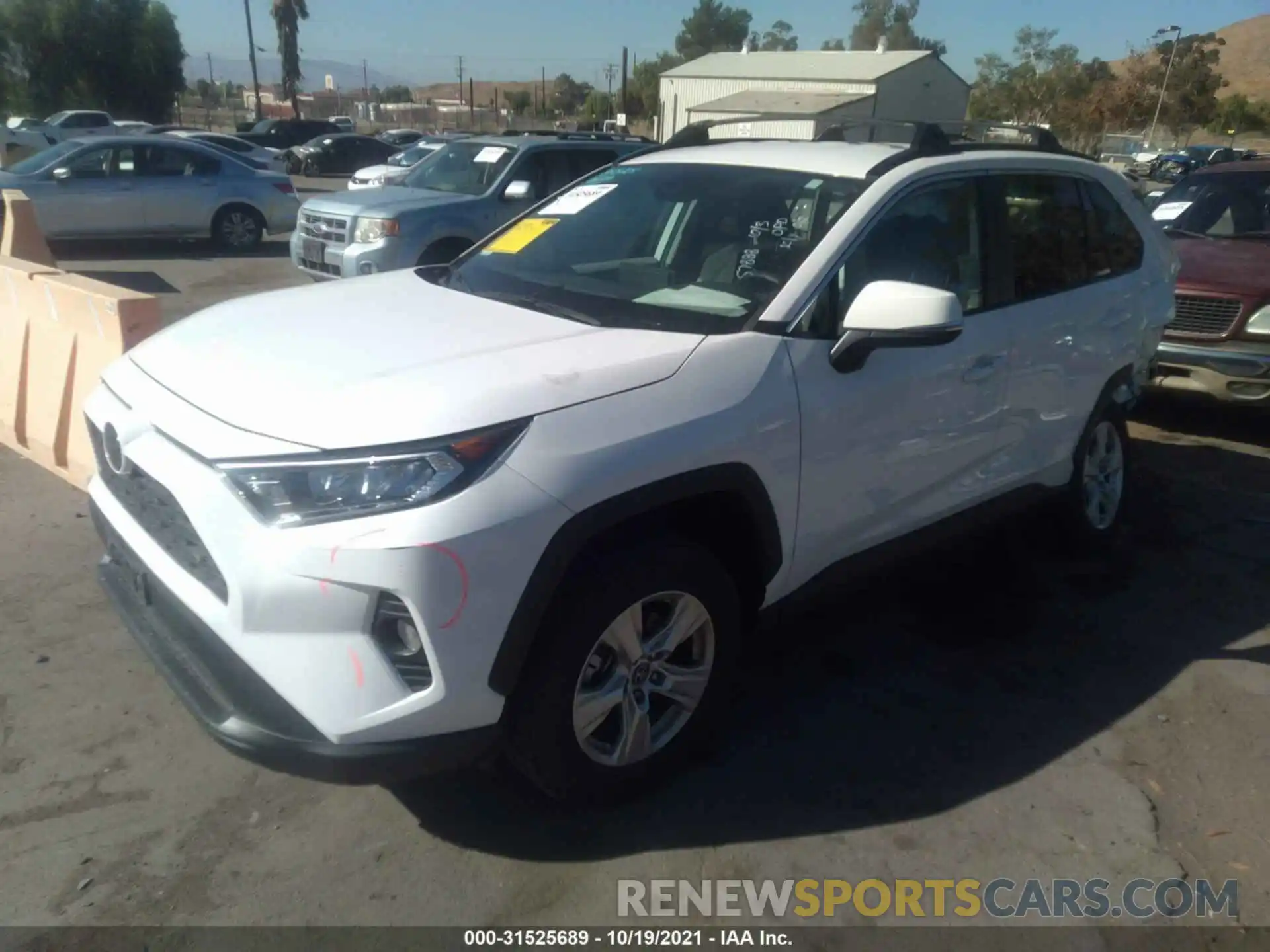 2 Photograph of a damaged car 2T3W1RFVXLW072709 TOYOTA RAV4 2020