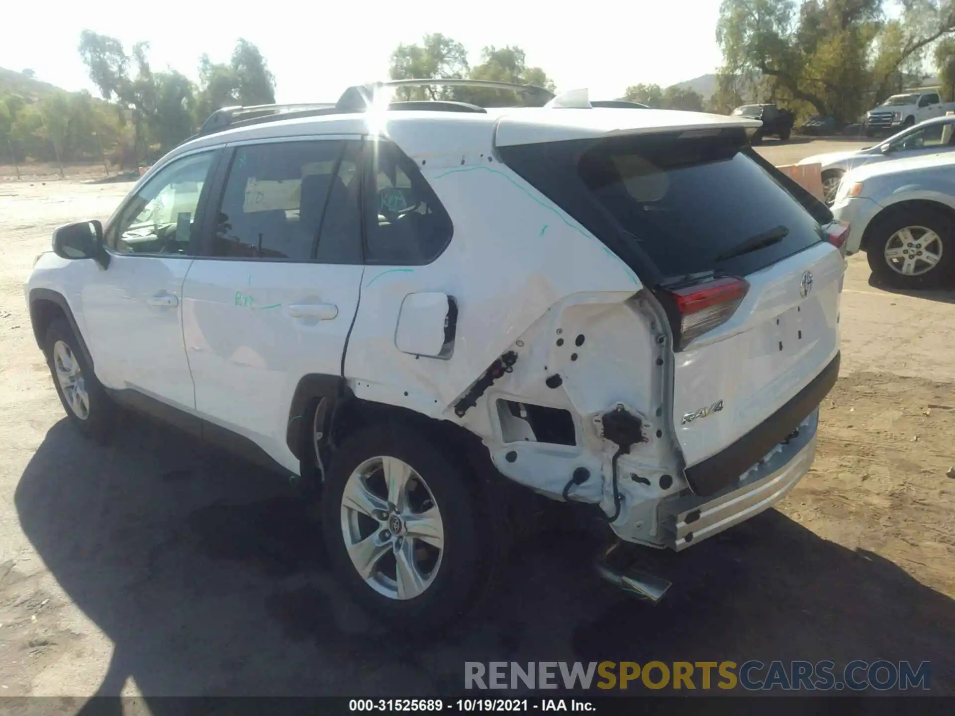 3 Photograph of a damaged car 2T3W1RFVXLW072709 TOYOTA RAV4 2020