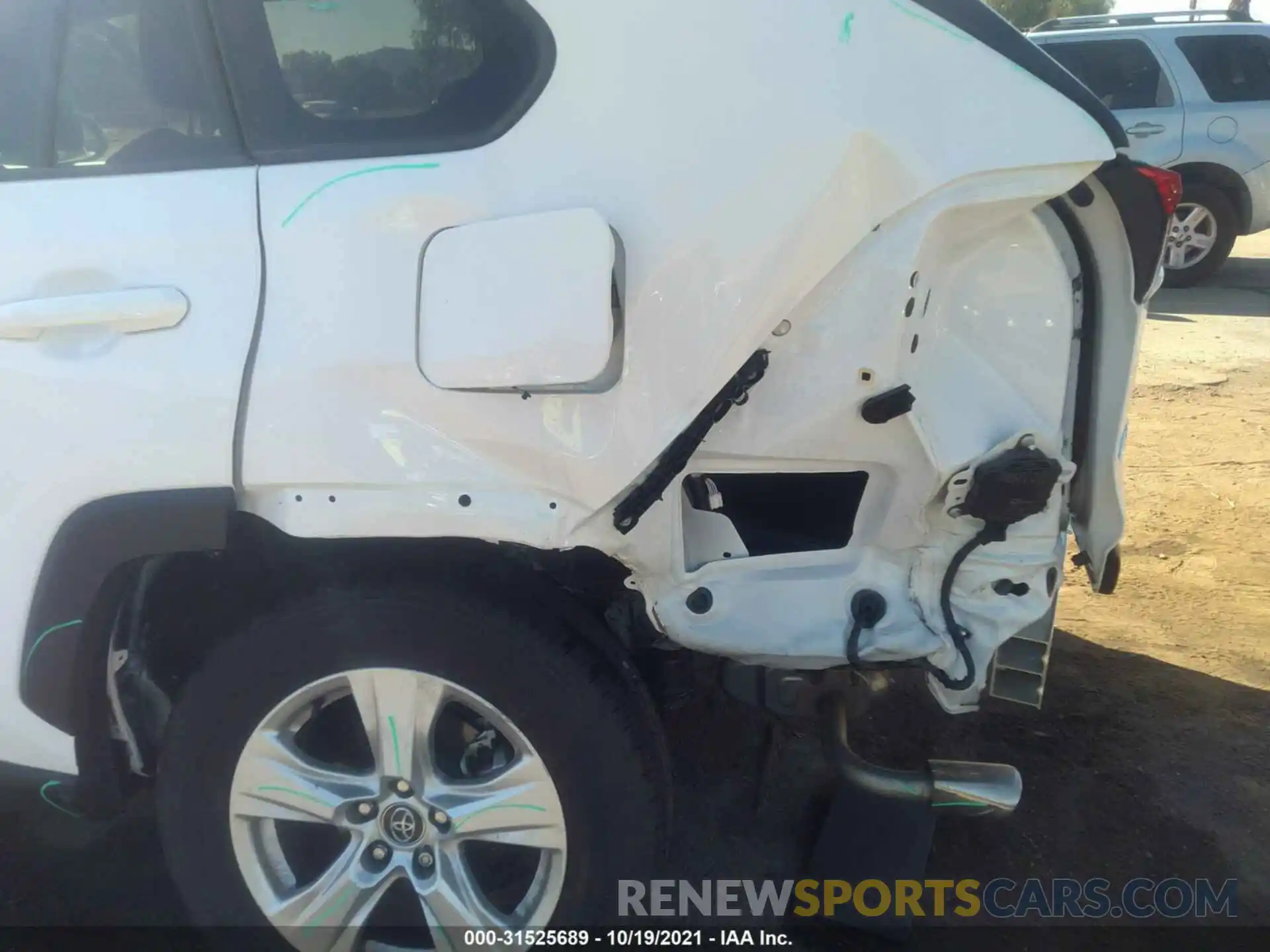 6 Photograph of a damaged car 2T3W1RFVXLW072709 TOYOTA RAV4 2020