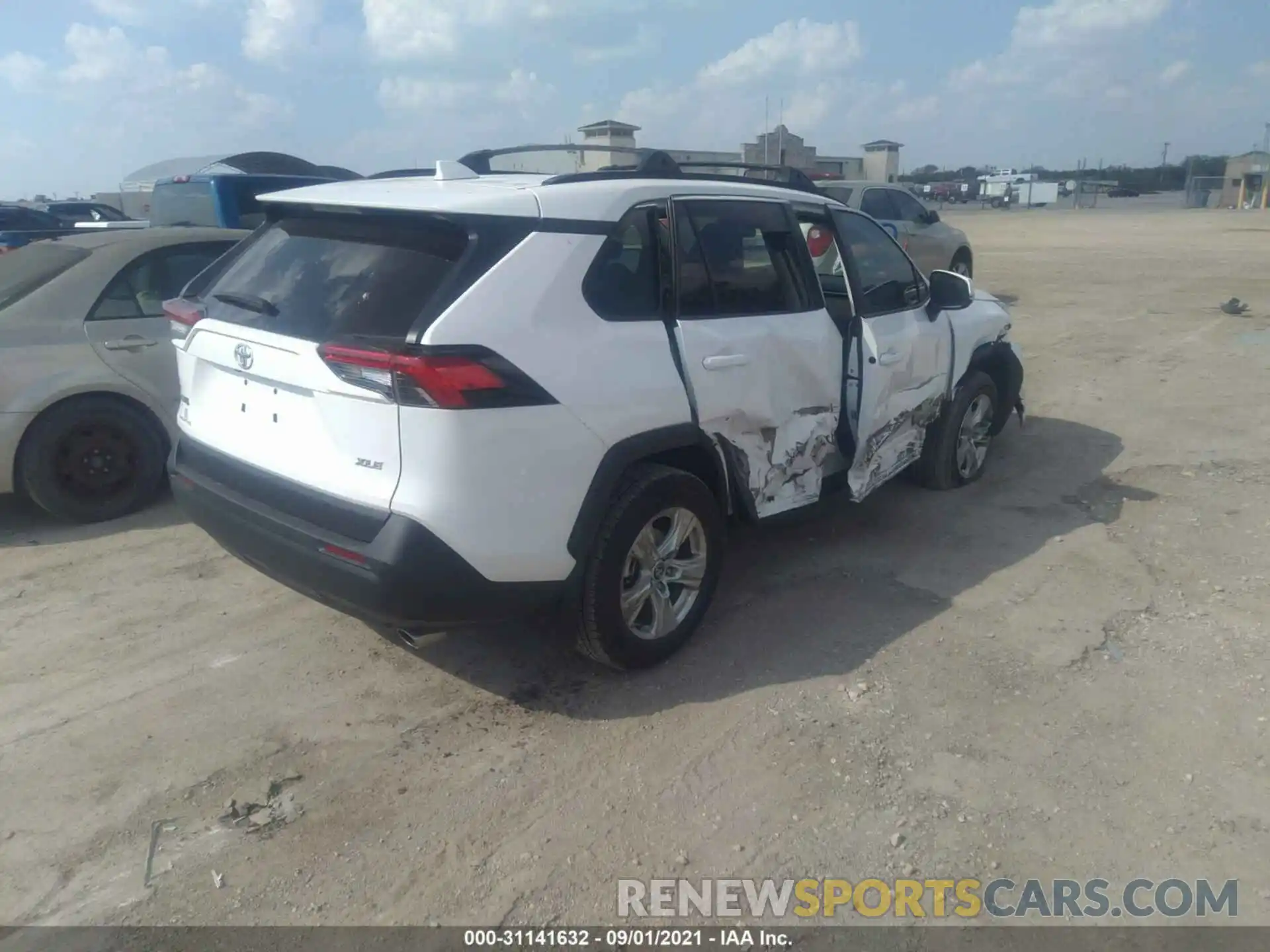 4 Photograph of a damaged car 2T3W1RFVXLW076033 TOYOTA RAV4 2020