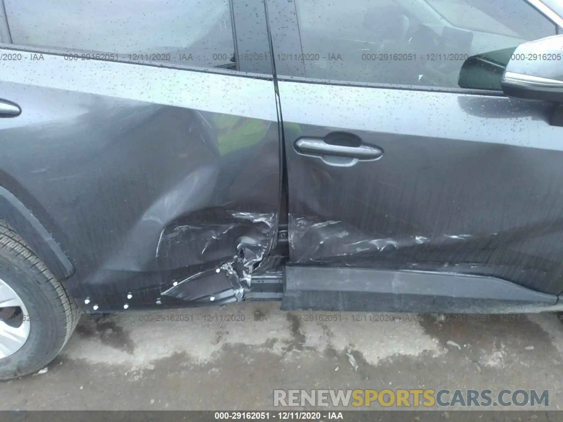 6 Photograph of a damaged car 2T3W1RFVXLW077120 TOYOTA RAV4 2020