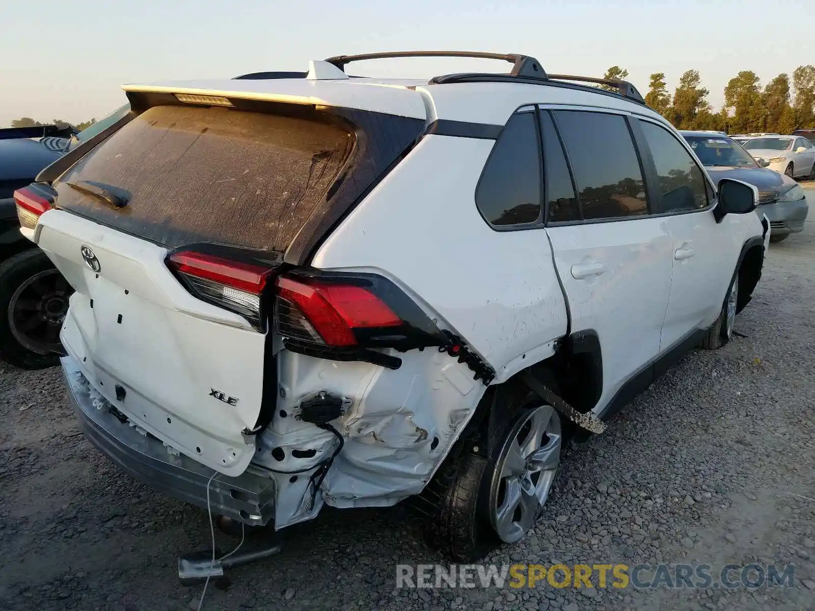 4 Photograph of a damaged car 2T3W1RFVXLW081944 TOYOTA RAV4 2020