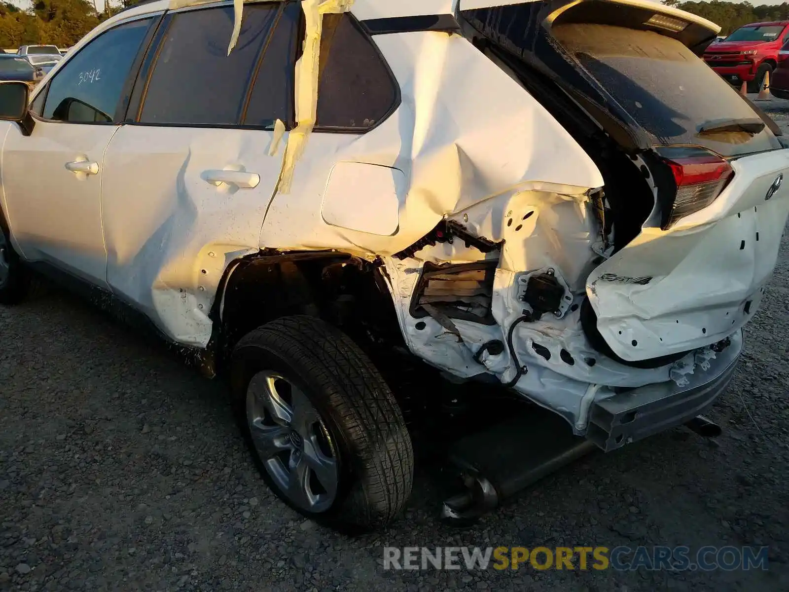 9 Photograph of a damaged car 2T3W1RFVXLW081944 TOYOTA RAV4 2020