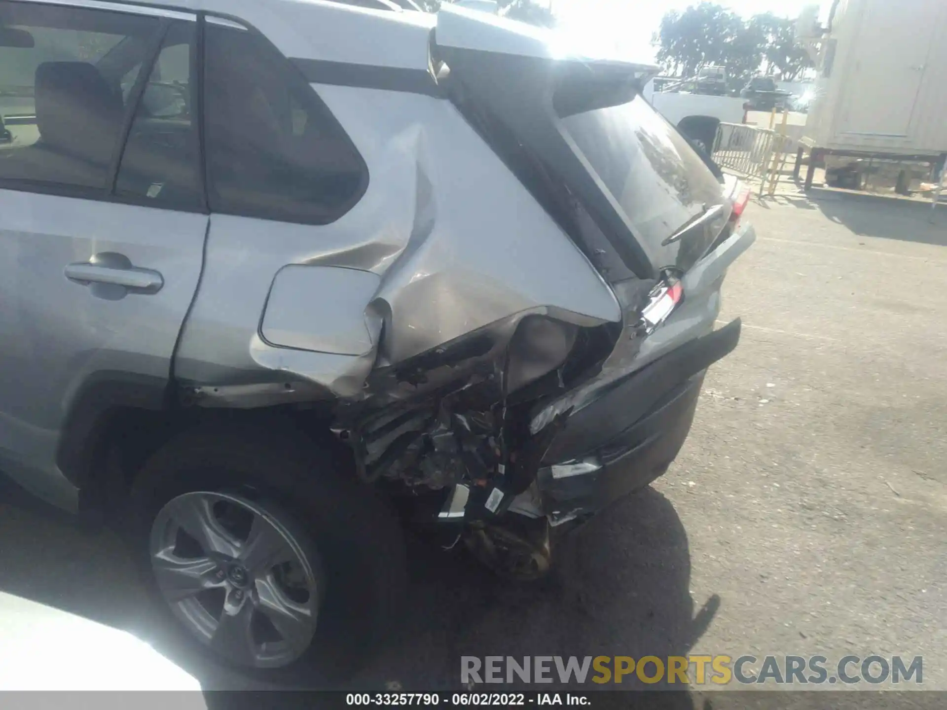 6 Photograph of a damaged car 2T3W1RFVXLW083158 TOYOTA RAV4 2020