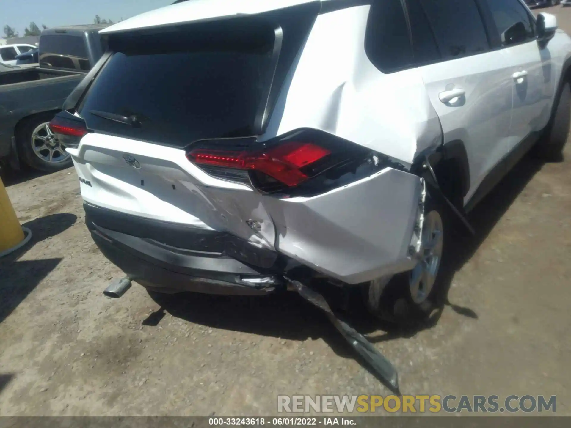 6 Photograph of a damaged car 2T3W1RFVXLW088327 TOYOTA RAV4 2020