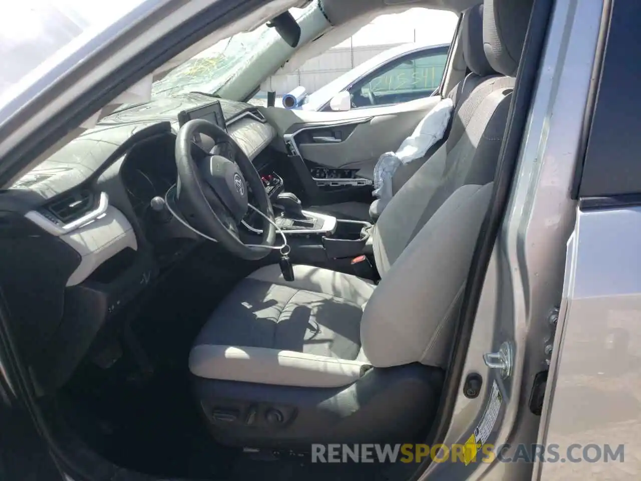 5 Photograph of a damaged car 2T3W1RFVXLW090451 TOYOTA RAV4 2020