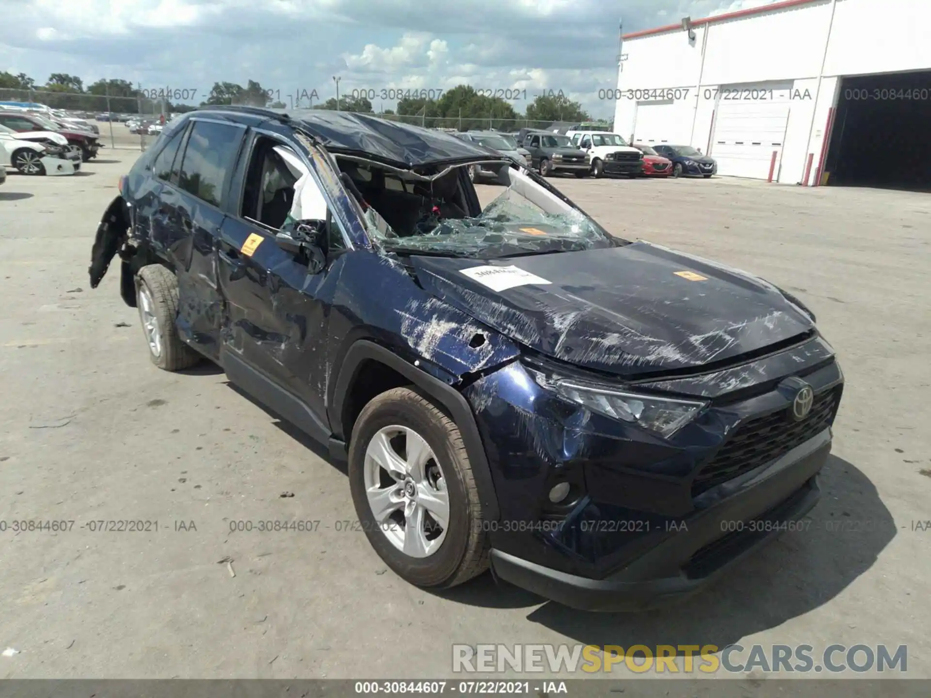 1 Photograph of a damaged car 2T3W1RFVXLW091552 TOYOTA RAV4 2020