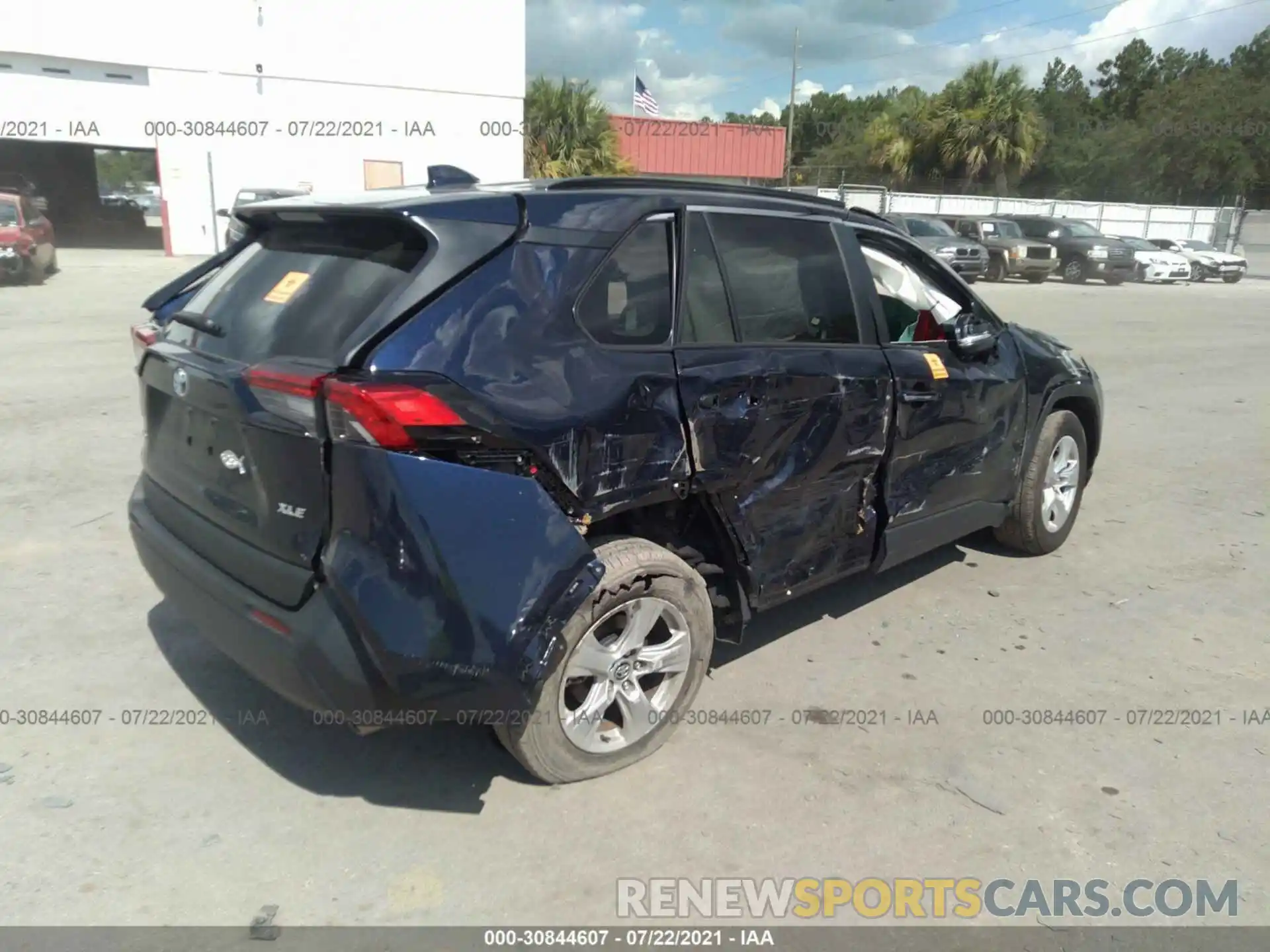 4 Photograph of a damaged car 2T3W1RFVXLW091552 TOYOTA RAV4 2020