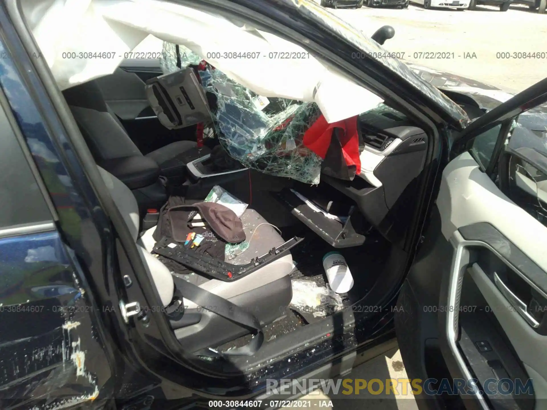 5 Photograph of a damaged car 2T3W1RFVXLW091552 TOYOTA RAV4 2020