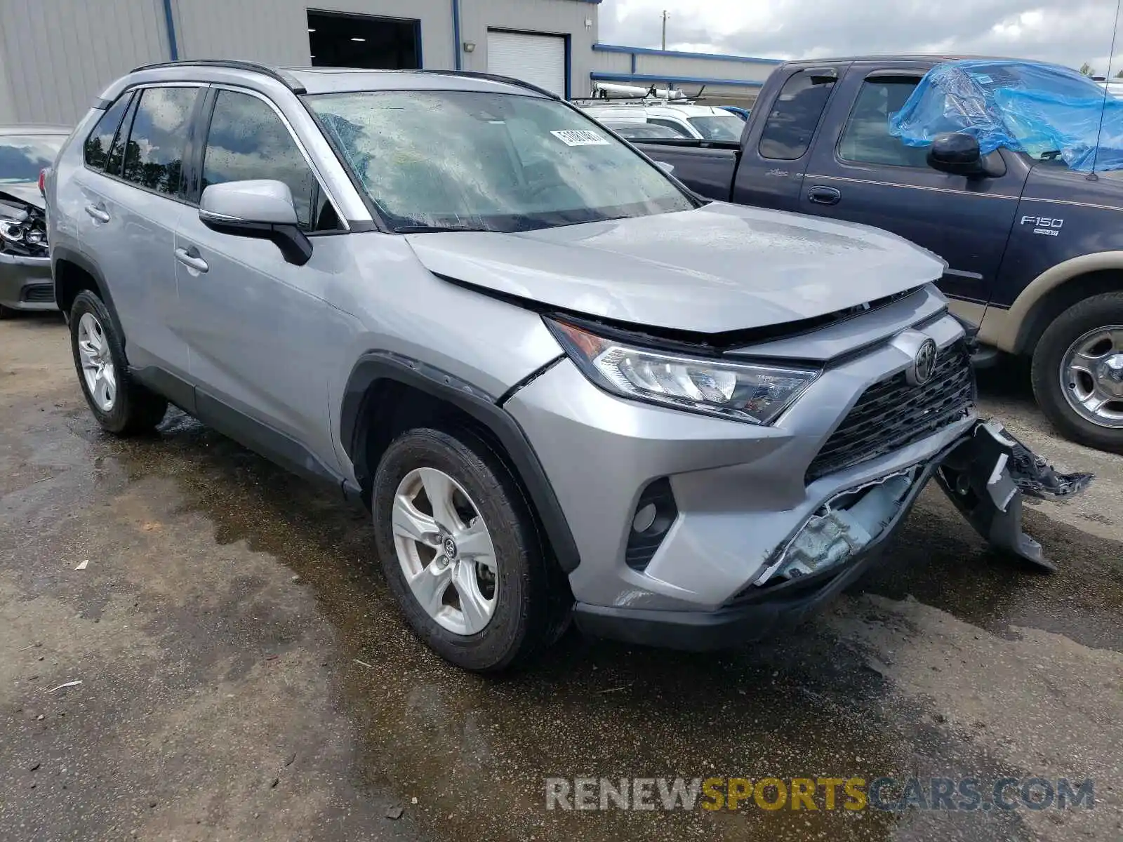 1 Photograph of a damaged car 2T3W1RFVXLW092992 TOYOTA RAV4 2020