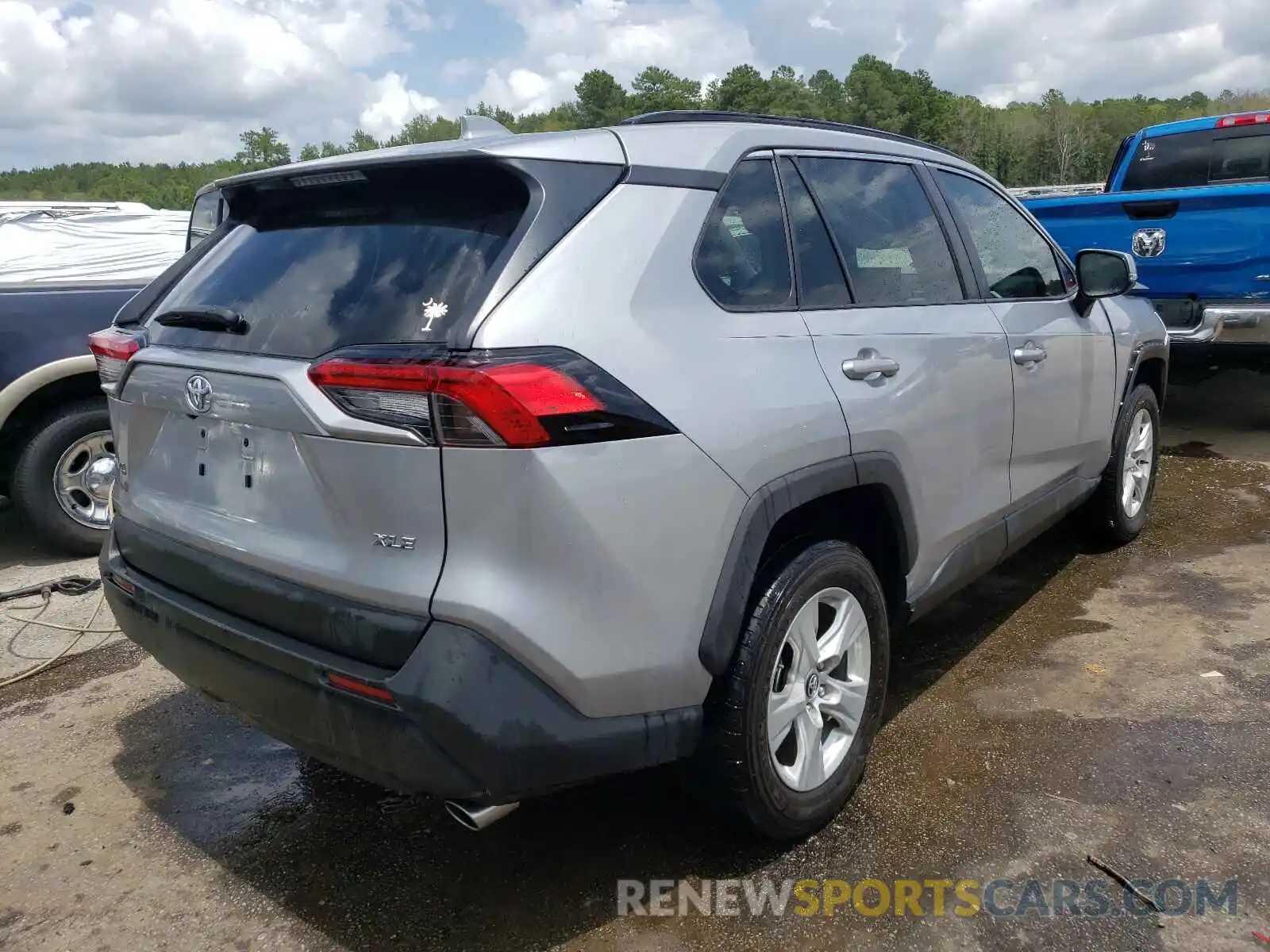 4 Photograph of a damaged car 2T3W1RFVXLW092992 TOYOTA RAV4 2020